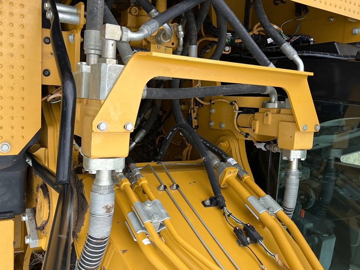caterpillar-320-image-7