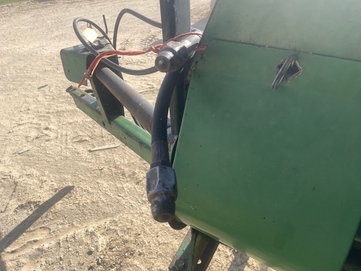 john-deere-337-image-31