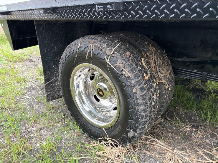 2021-chevrolet-3500-image-11
