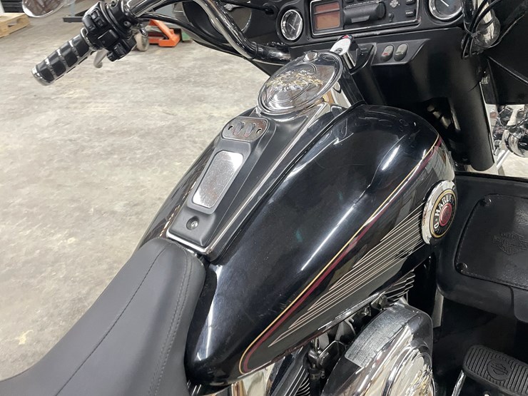 #210-•-2001-harley-davidson-ultra-classic-motorcycle-(has-wi-title)-image-18