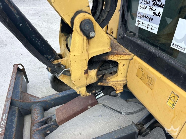 2013-caterpillar-305.5e-image-15