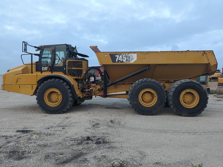 2019-caterpillar-745-image-1