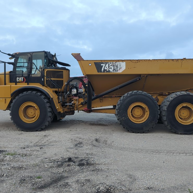 2019 CATERPILLAR 745