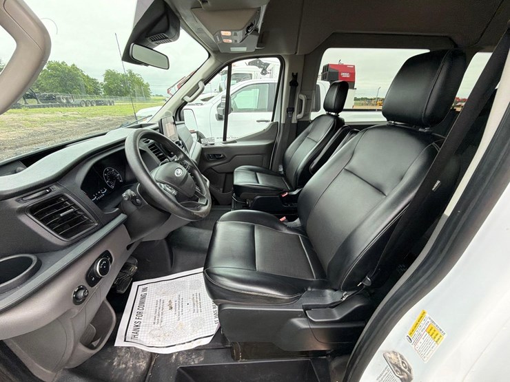 2021-ford-e350-image-13