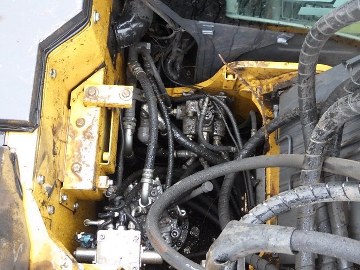 deere-135g-image-10