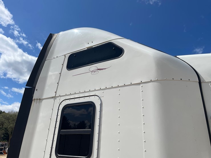 2013-kenworth-t660-image-24