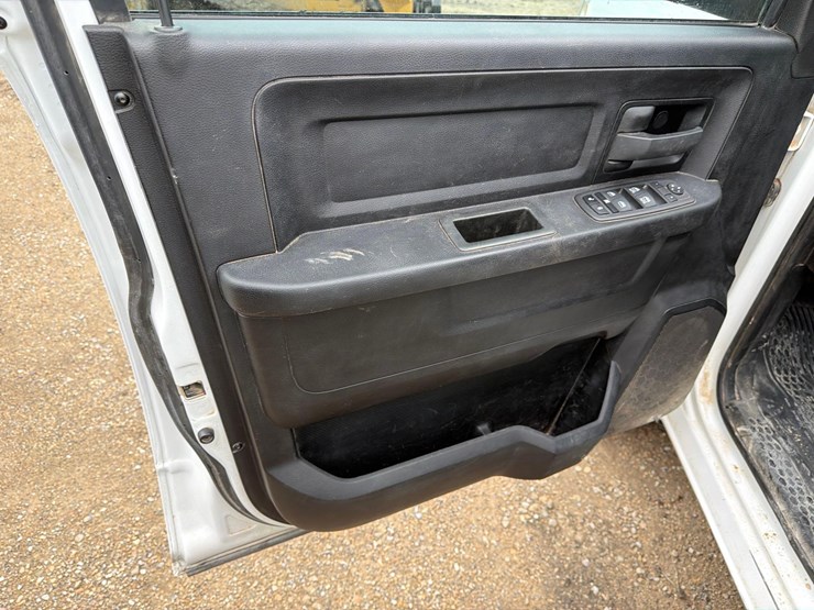 2022-dodge-3500-image-23