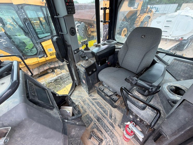 2022-deere-700l-xlt-image-22