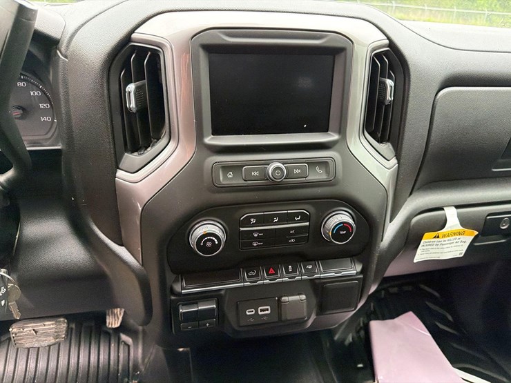2023-chevrolet-2500-image-24