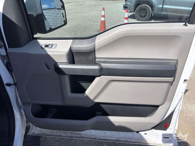 2017-ford-f150-image-21