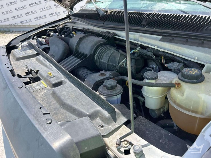2014-ford-cargo-image-8