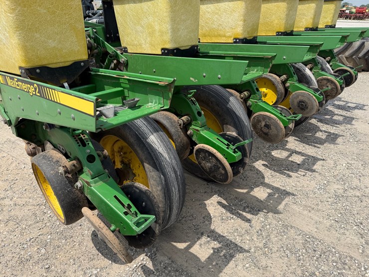john-deere-7200-image-10