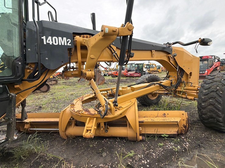 caterpillar-140m2-image-16