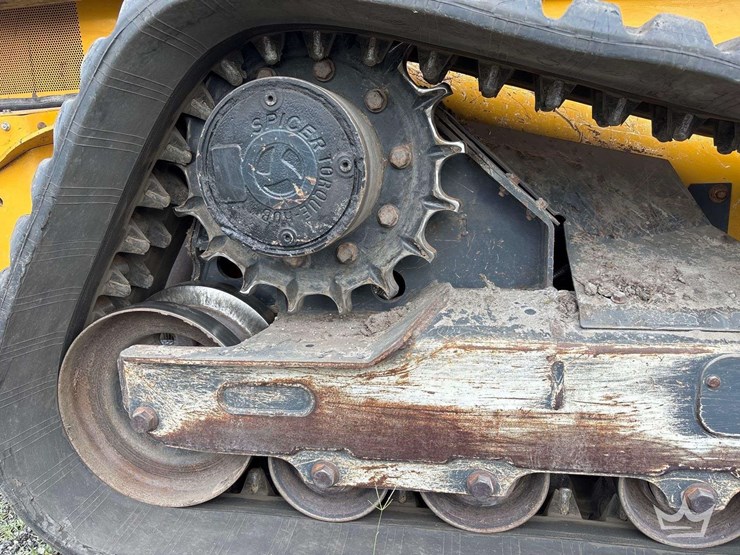 2022-deere-333g-image-30