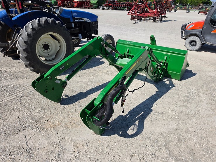 2019-john-deere-520m-image-8