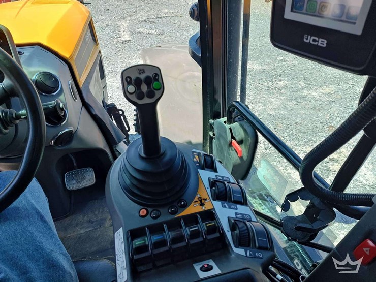 2022-jcb-fastrac-4220-image-39