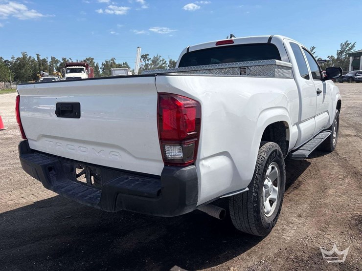 2018-toyota-tacoma-image-3