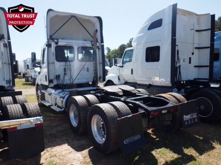 2021-freightliner-cascadia-116-image-13