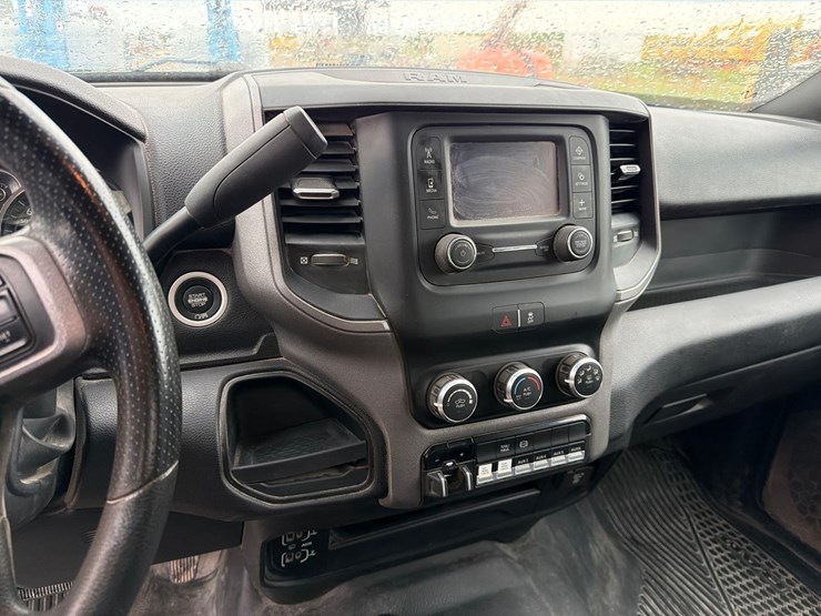 2022-dodge-3500-image-27