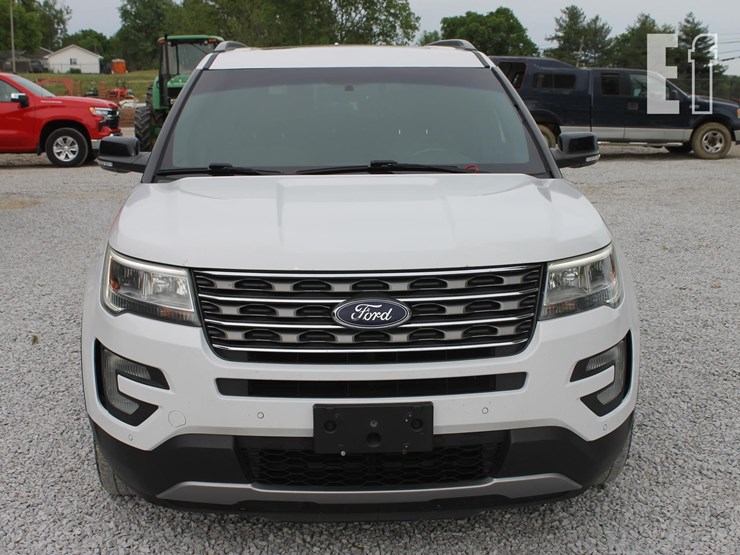 2017-ford-explorer-image-8