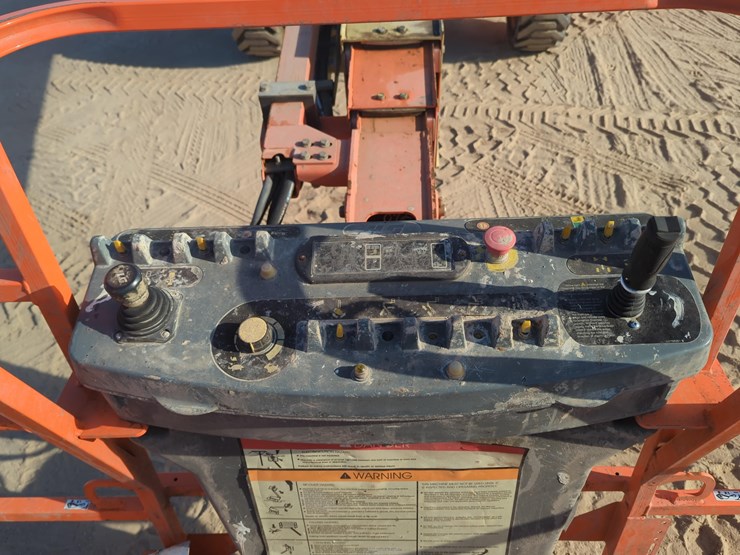 2018-jlg-600s-image-10