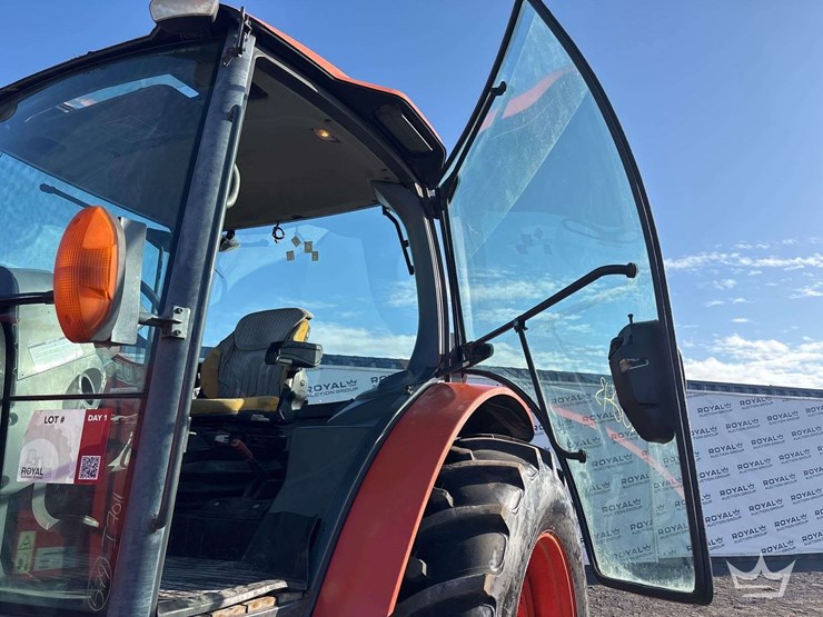 2015-kubota-m6-131-image-14