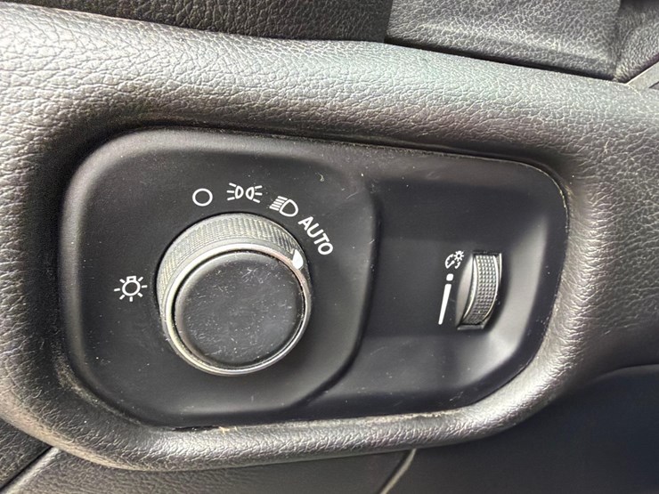 2022-dodge-3500-image-29