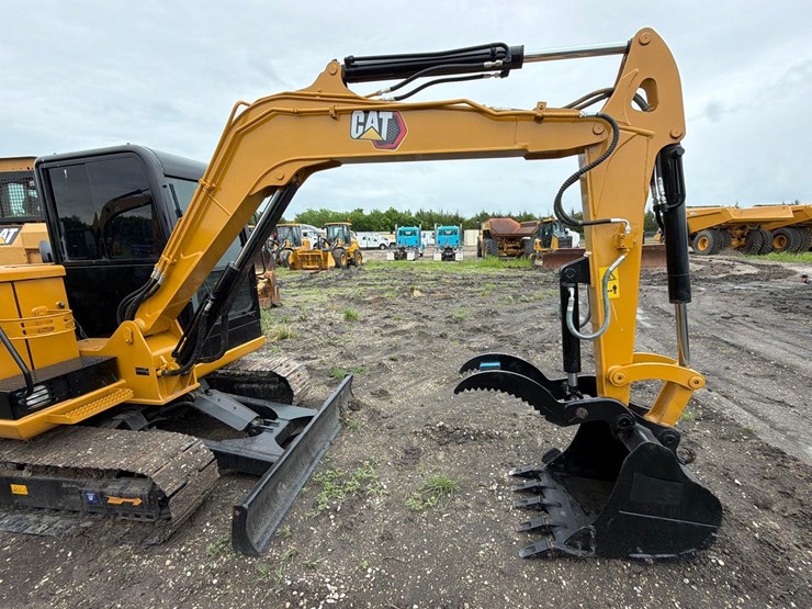 caterpillar-305.5-image-17