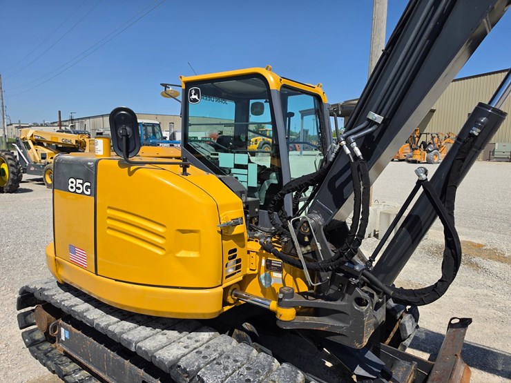 2018-deere-85g-image-6