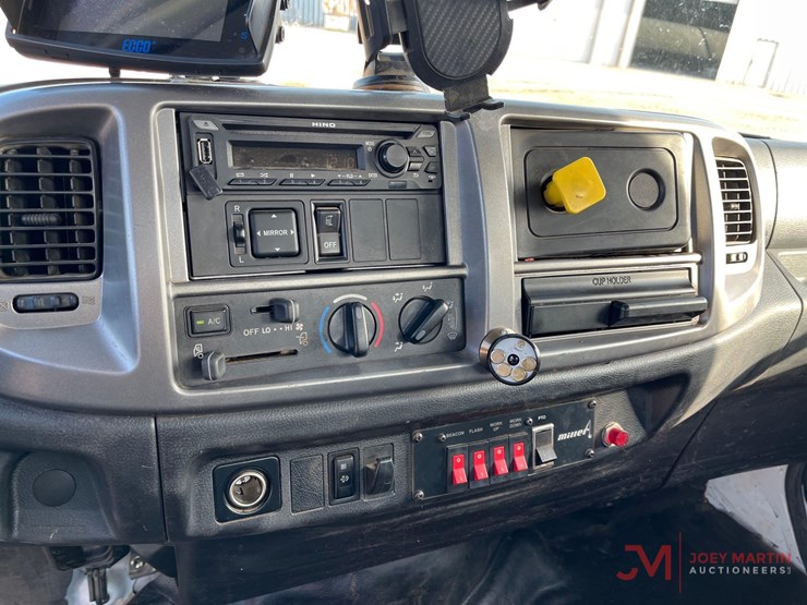 2017-hino-258alp-image-13