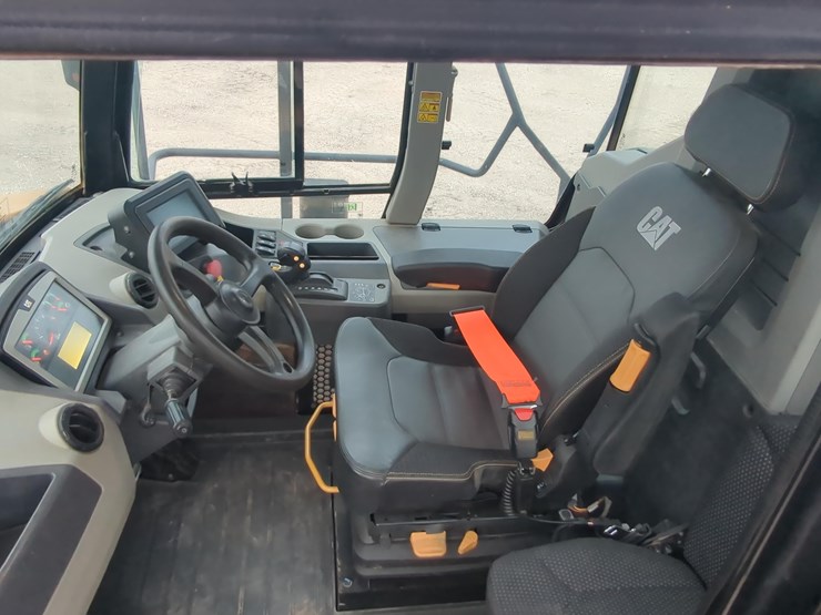 2019-caterpillar-745-image-14