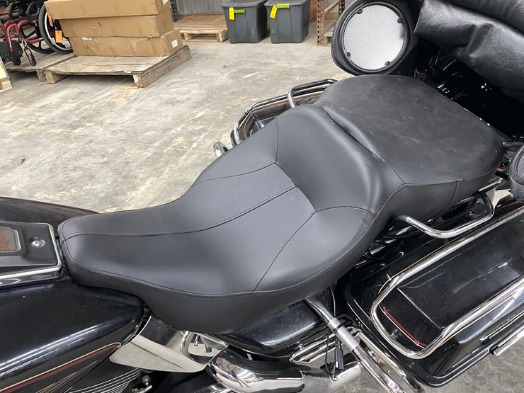 #210-•-2001-harley-davidson-ultra-classic-motorcycle-(has-wi-title)-image-29