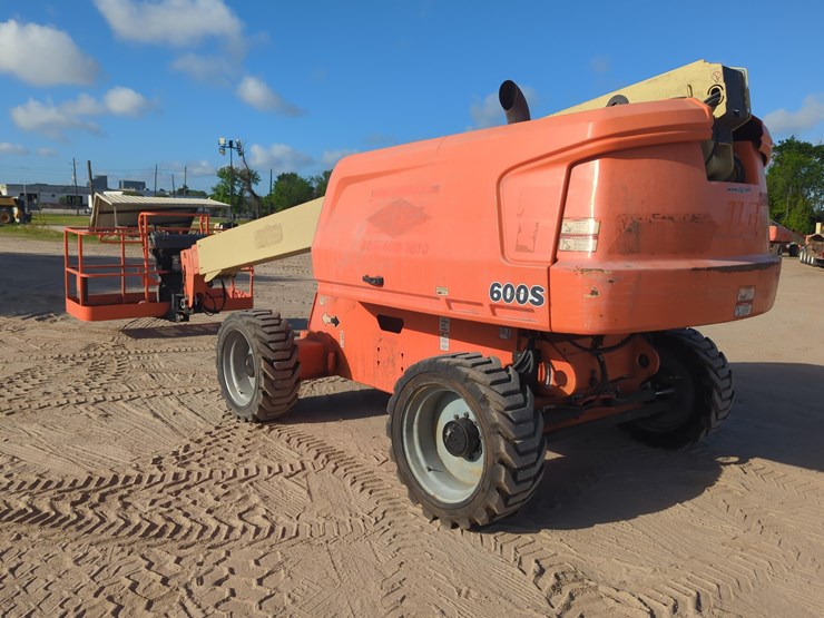 2018-jlg-600s-image-5