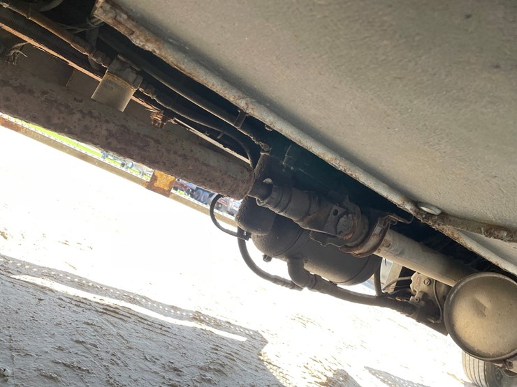 2003-freightliner-fl70-image-60