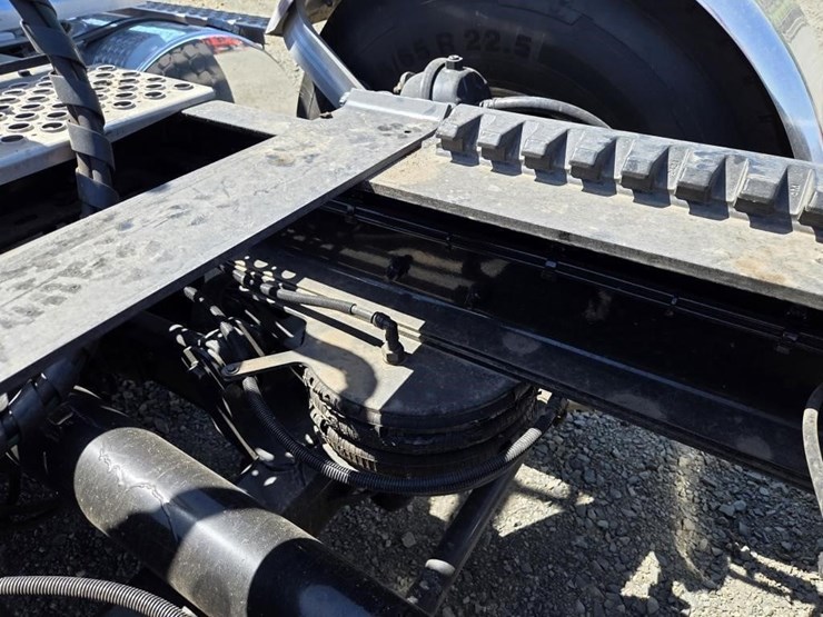 2026-kenworth-t800-image-69