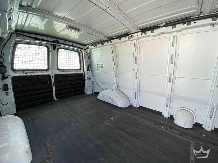 2011-chevrolet-express-2500-image-25