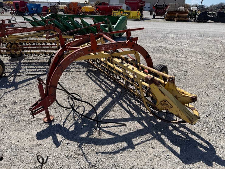 new-holland-258-image-10