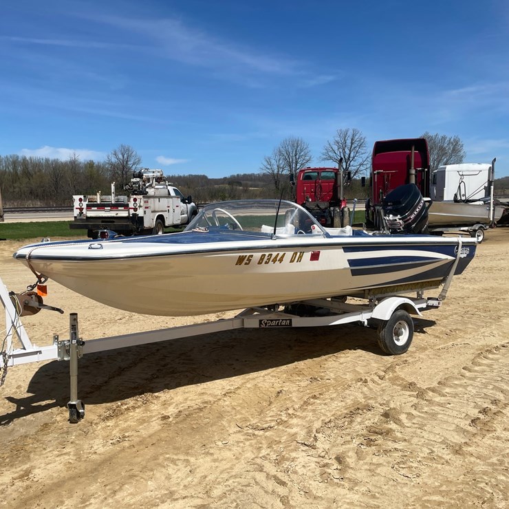 #2001 • 1965 Glastron 14' Fiberglass Boat (Sells with Bill of Sale Only)