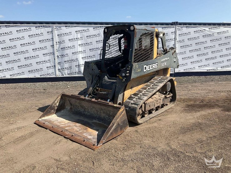 2015-deere-323e-image-1