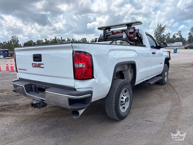 2018-gmc-sierra-2500hd-image-3