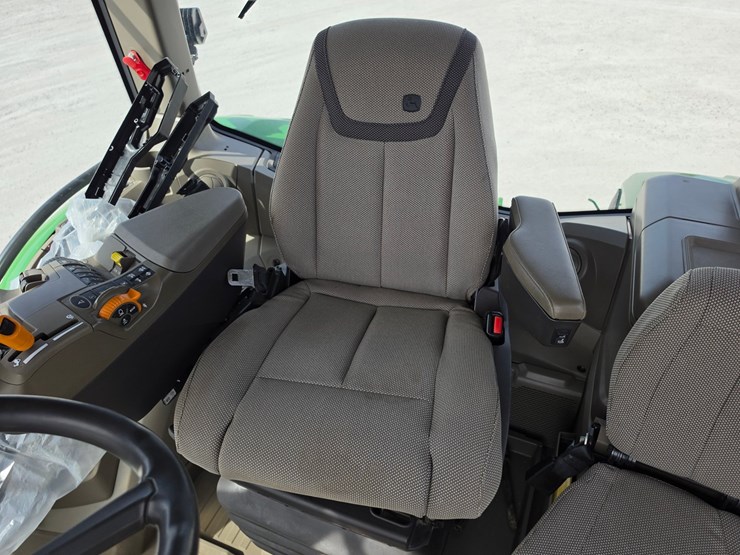 2021-john-deere-7r-210-image-16