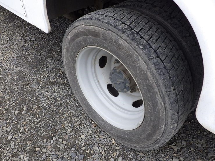 2022-ford-f550-image-31
