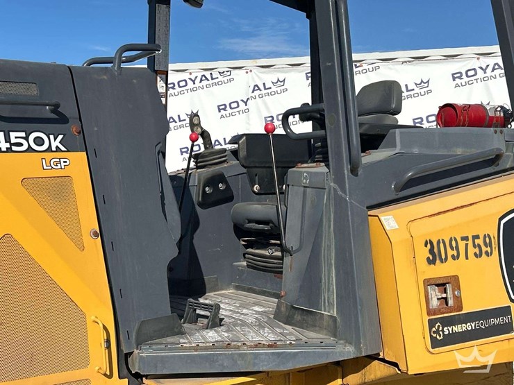 2022-deere-450k-lgp-image-21