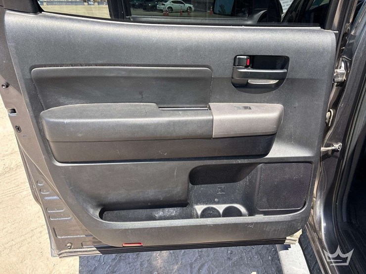 2013-toyota-tundra-image-19