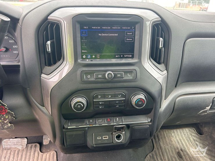 2022-chevrolet-silverado-1500-image-17