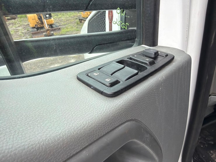 2016-kenworth-t880-image-25