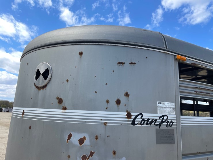 #2010-•-2004-corn-pro-16'-tandem-axle-livestock-trailer-(has-wi-title)-image-12