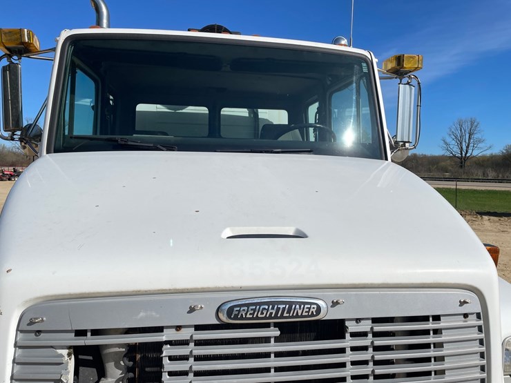 2003-freightliner-fl70-image-14