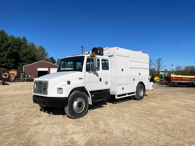 2003-freightliner-fl70-image-1