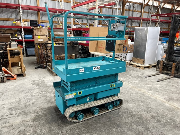 #304-•-2012-airman-encl040-track-drive-scissor-lift-image-1